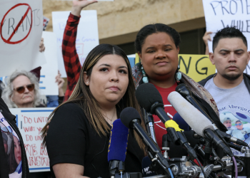 연방법원 “추방남성관련 법원명령 위반여부 조사”